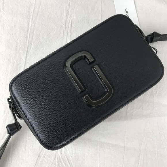 Marc Jacobs Black Crossbody Bag with Logo Accent - Picture 9 of 11